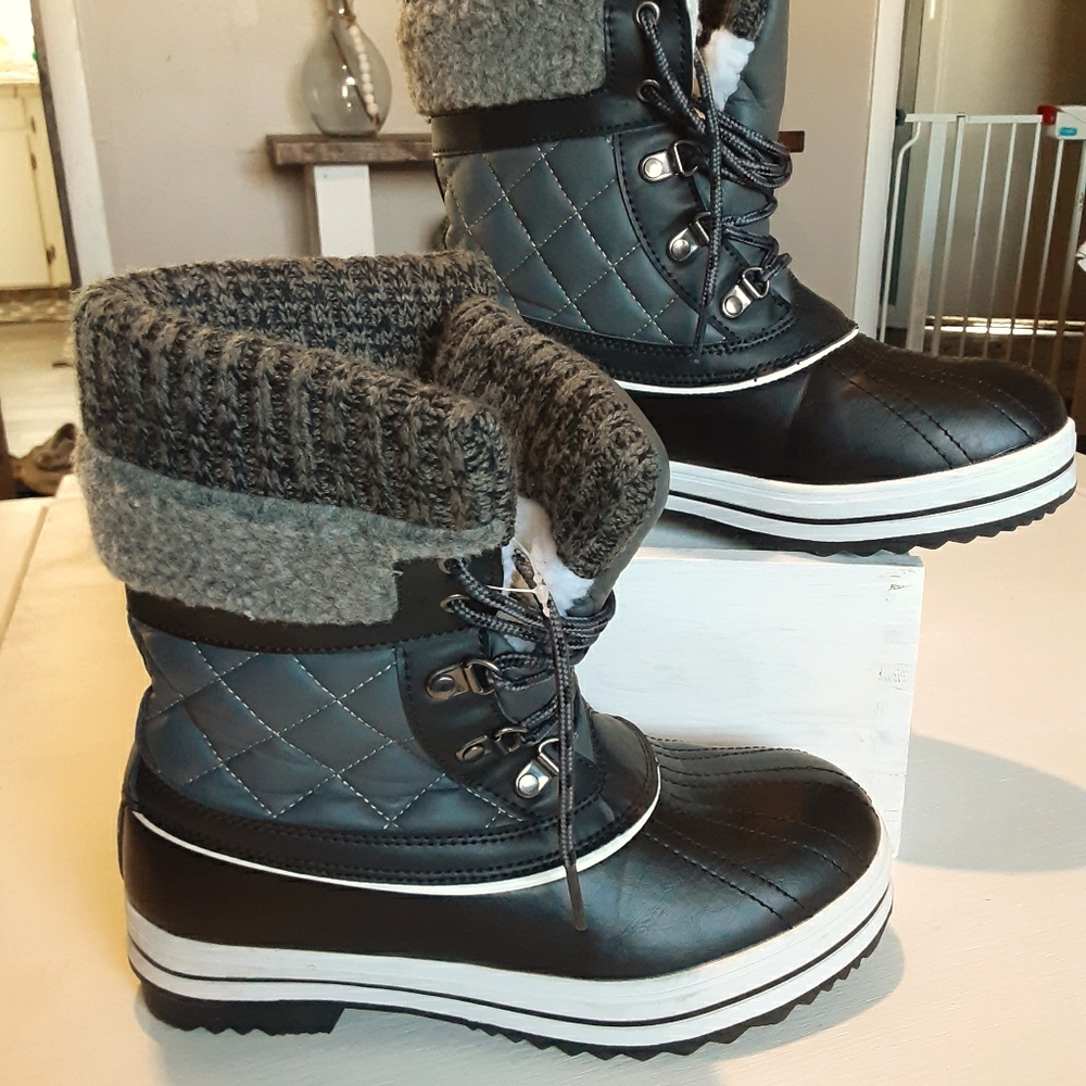 Snow boots